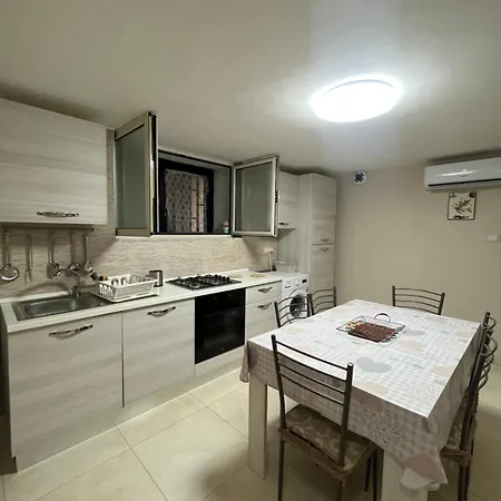 Casa Duezerosei A 5 Minuti Dall Aeroporto Di Неаполь