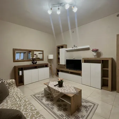 Casa Duezerosei A 5 Minuti Dall Aeroporto Di Дом отдыха Неаполь